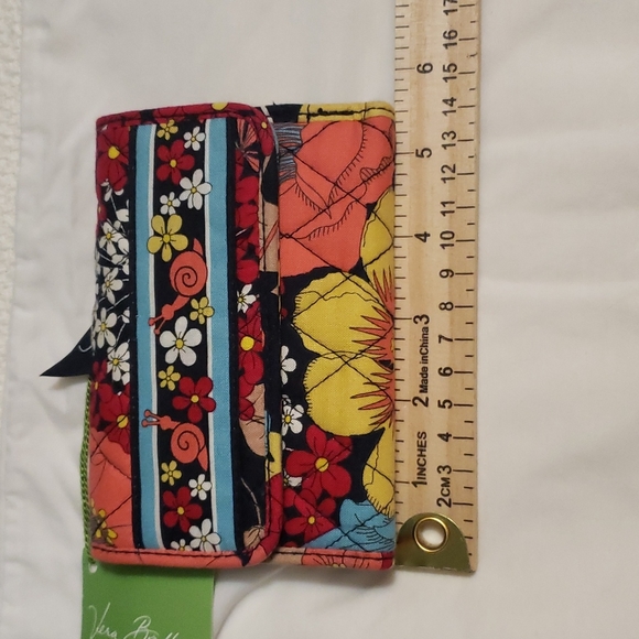 Vera Bradley "Happy Snails" Wallet - Picture 6 of 7
